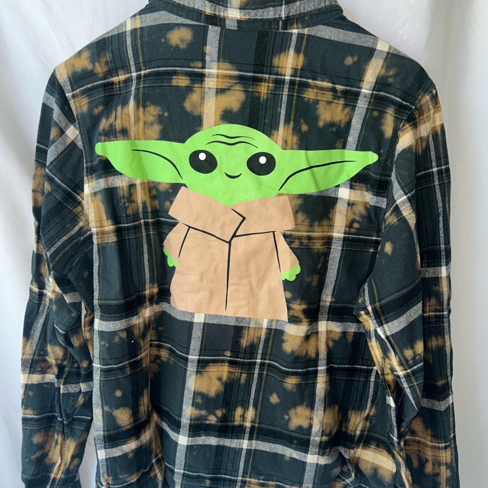 Star Wars Women’s Large Baby Yoda Graphic Bleached Flannel Shirt Jacket